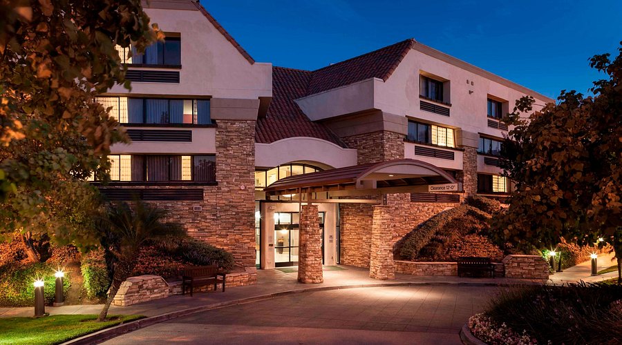entrance Courtyard San Diego Rancho Bernardo