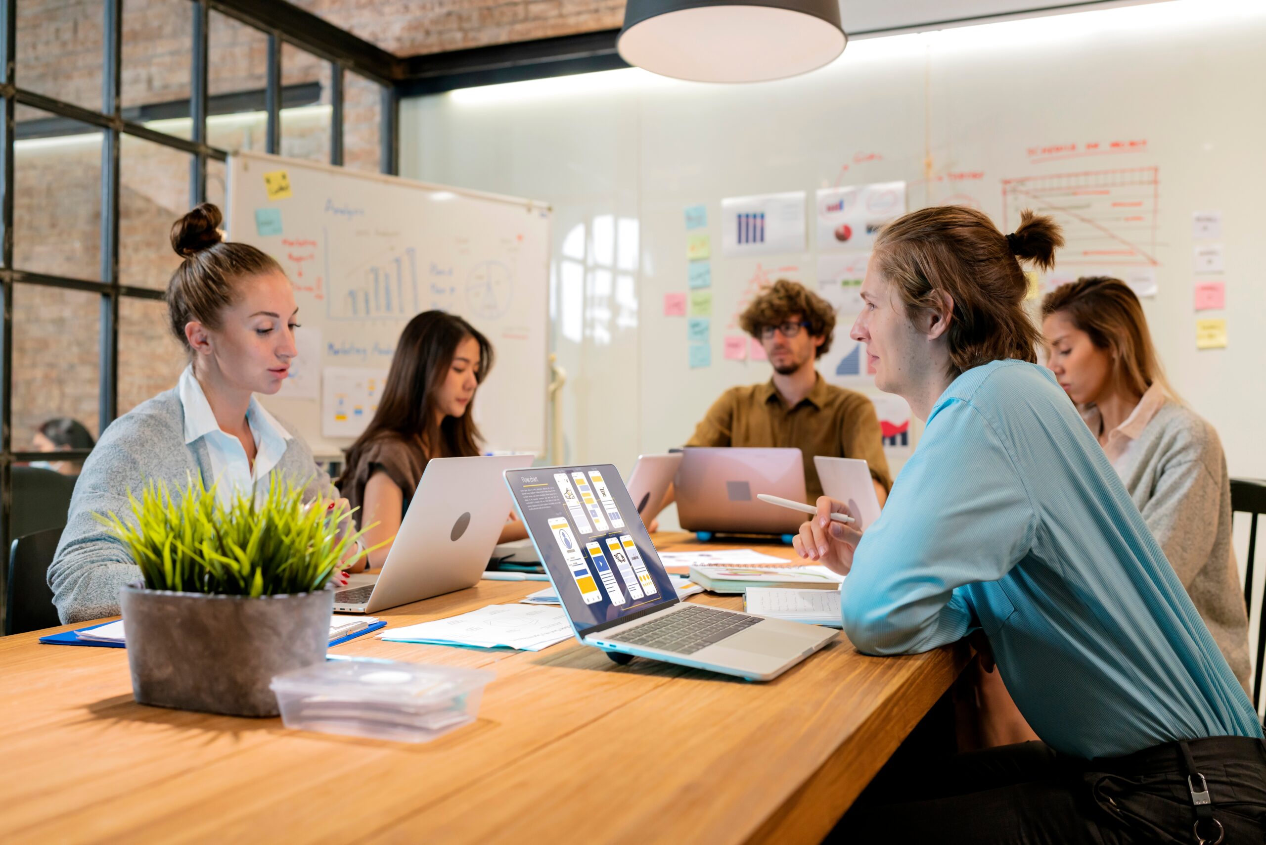 Brainstorm,Casual,Meeting,Creative,Agency,Teamwork,Male,And,Female,Multiethnic
